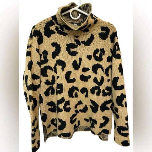 DKNY TURTLENECK LEOPARD PRINT SWEATER - Picture 1 of 5